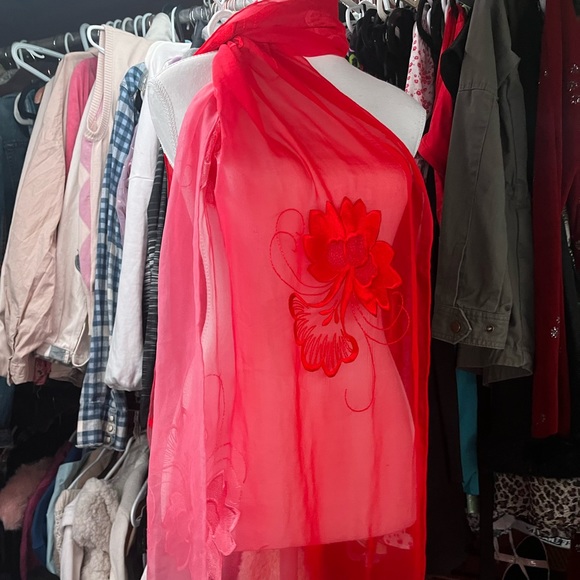 ombre red and pink scarf - Picture 5 of 5